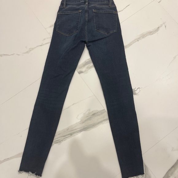 FRAME | Destroyed Knee Jeans - Picture 5 of 6